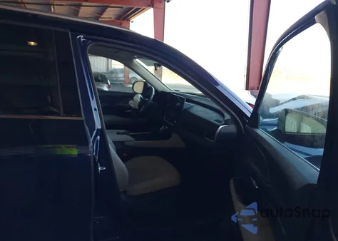 2024 Toyota Grand Highlander Xle z USA, uszkodzony, nr VIN 5TDAAAB55RS033831